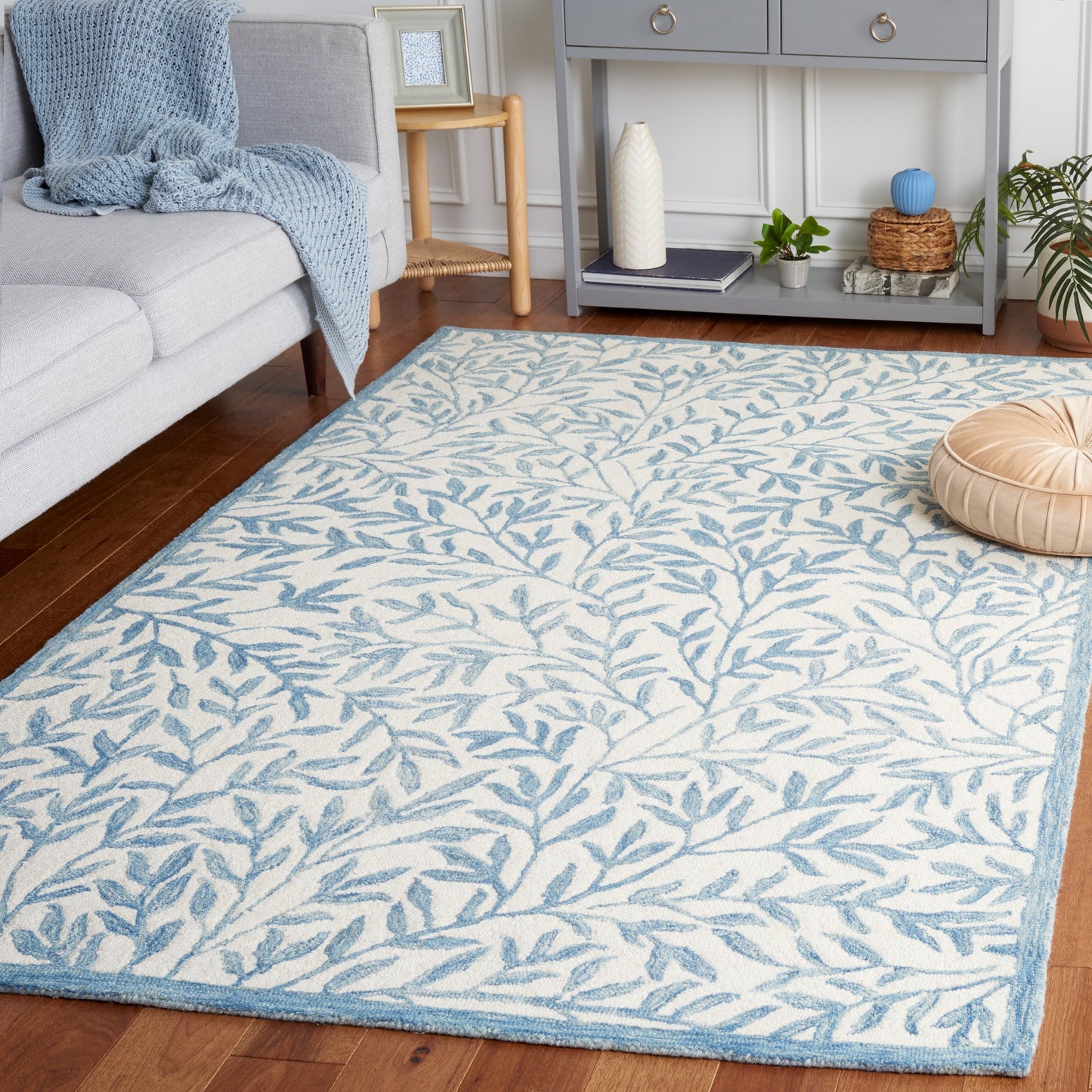 SAFAVIEH Handmade Jardin Mariegret Wool Rug