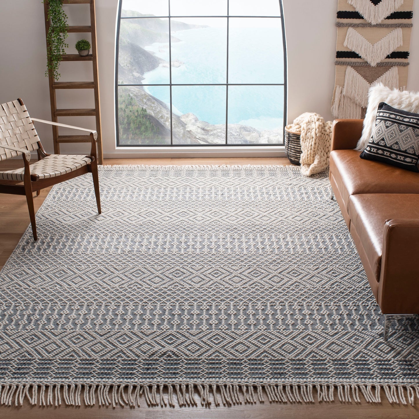 SAFAVIEH Handmade Natura Estel Wool Fringe Rug