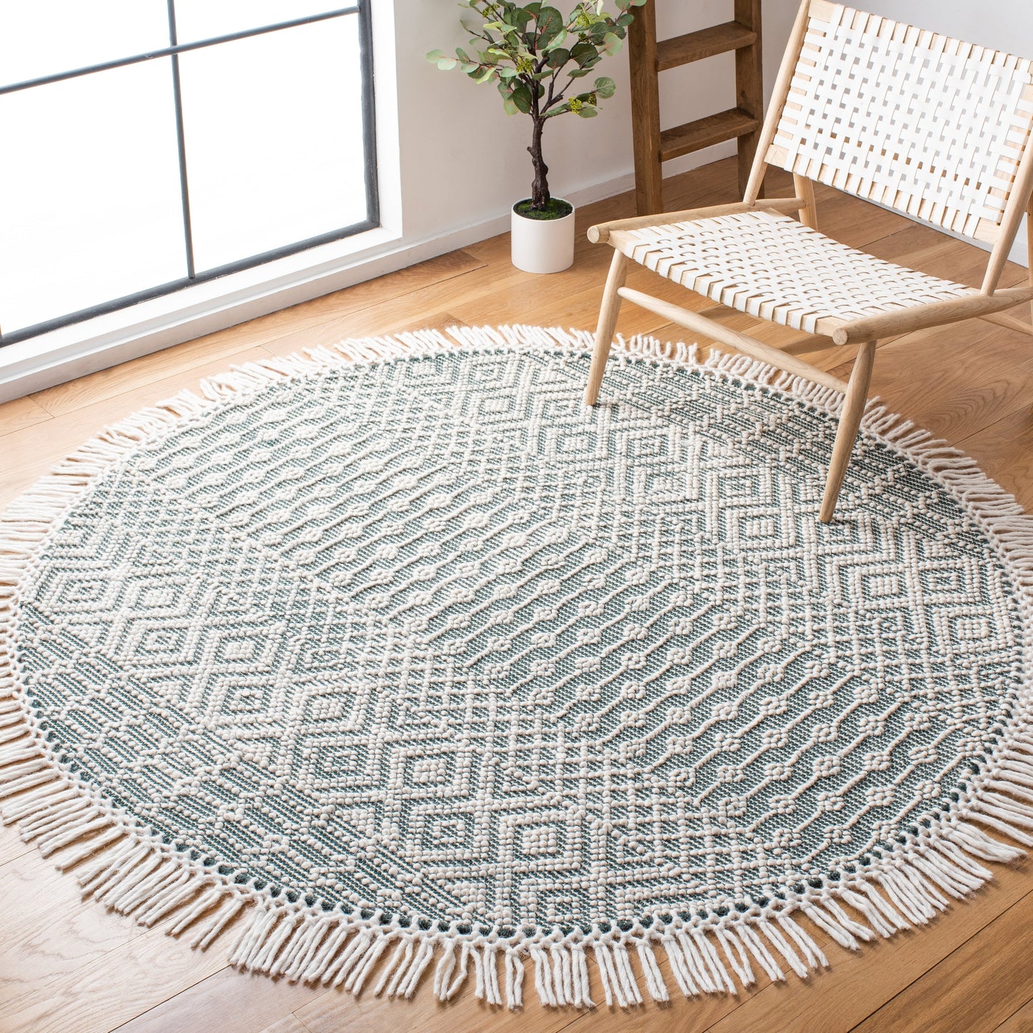 SAFAVIEH Handmade Natura Estel Wool Fringe Rug