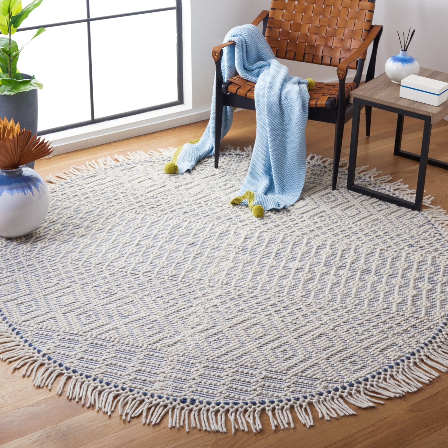 SAFAVIEH Handmade Natura Estel Wool Fringe Rug