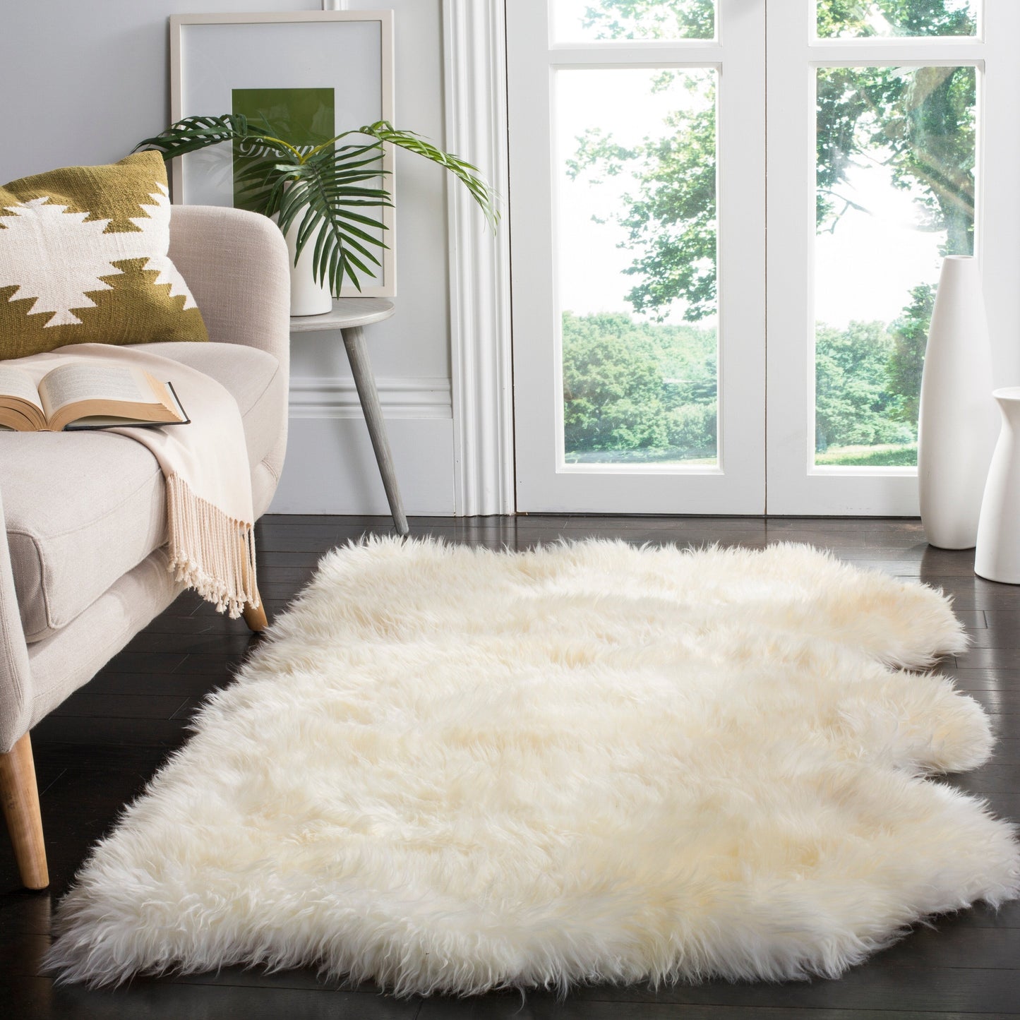 SAFAVIEH Handmade Sheepskin Brittnie Genuine Pelt Rug