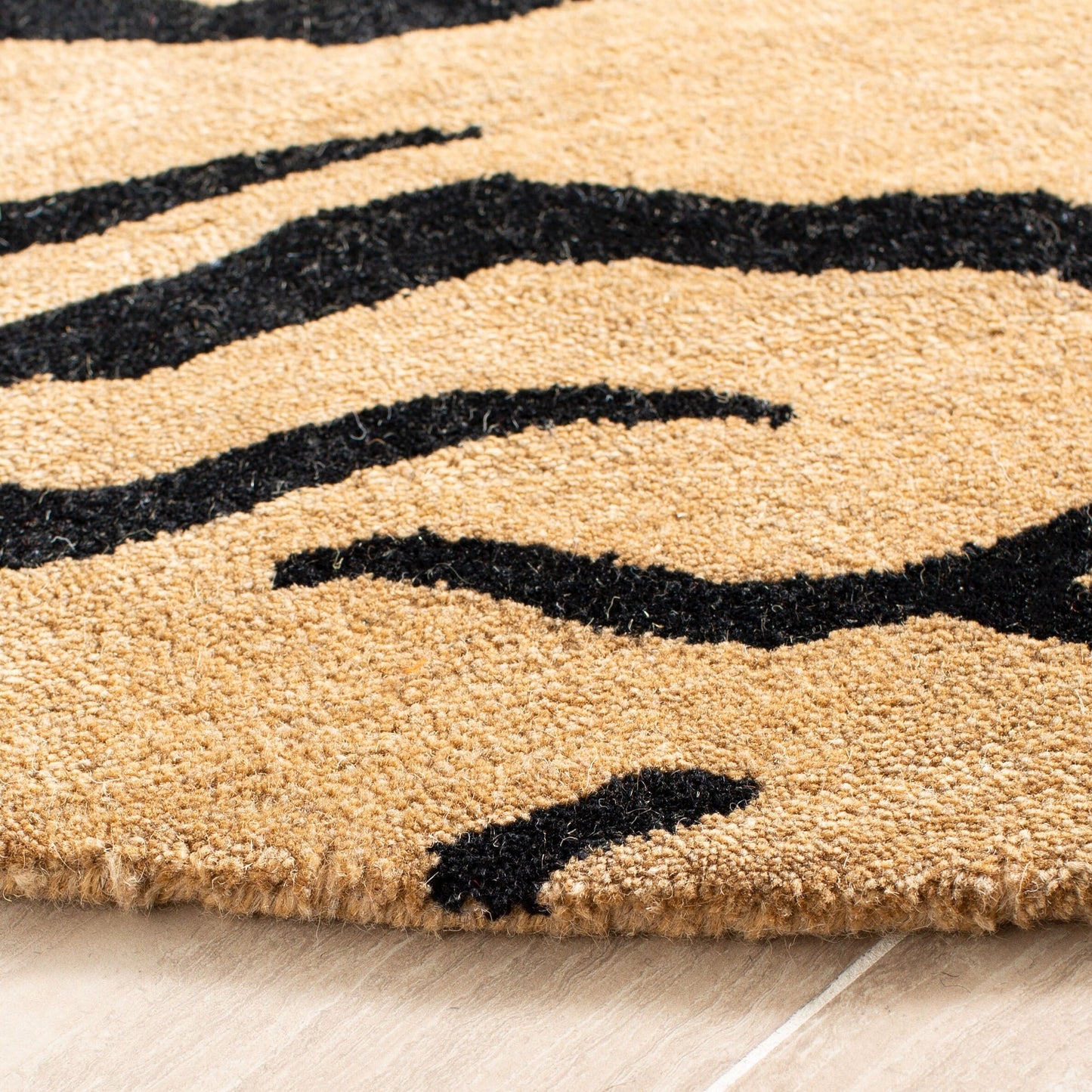 SAFAVIEH Handmade Soho Latoyia Tiger N.Z. Wool Rug