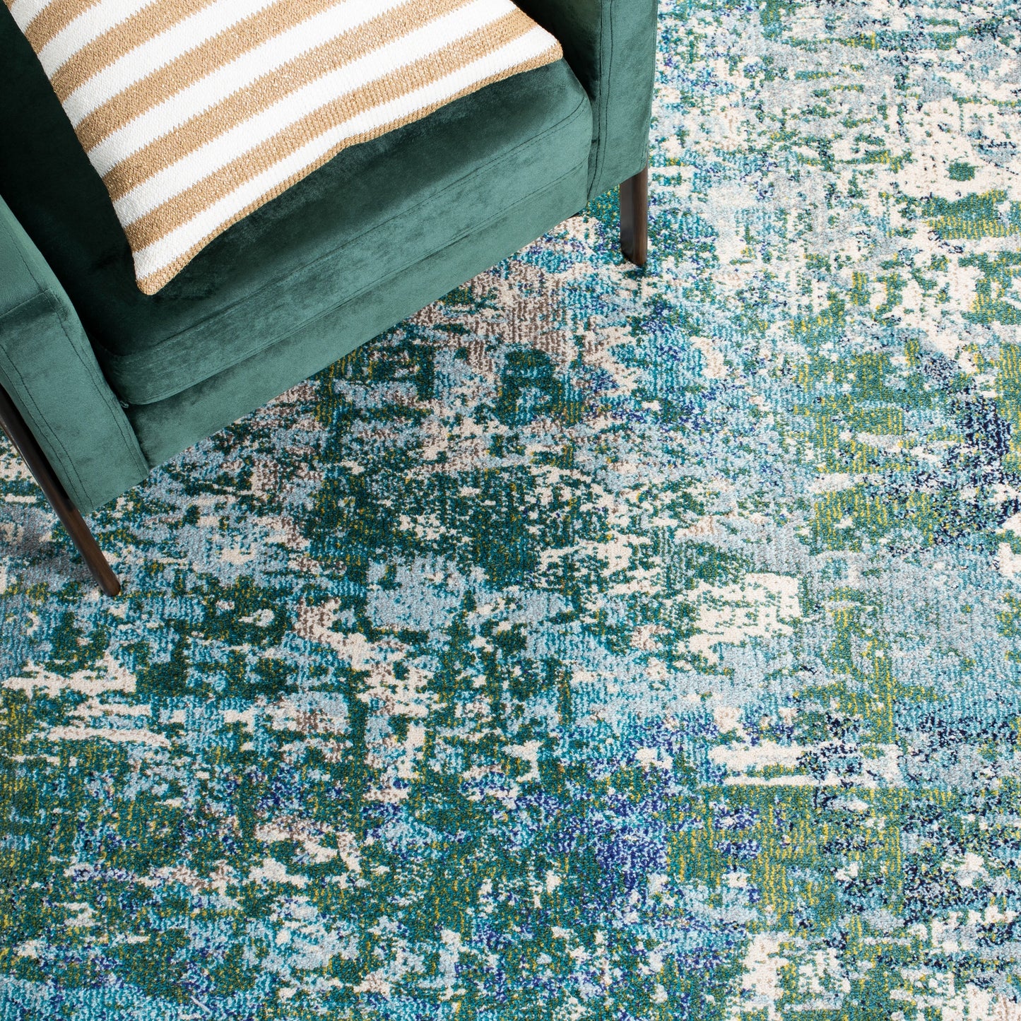 SAFAVIEH Madison Carla Modern Abstract Rug