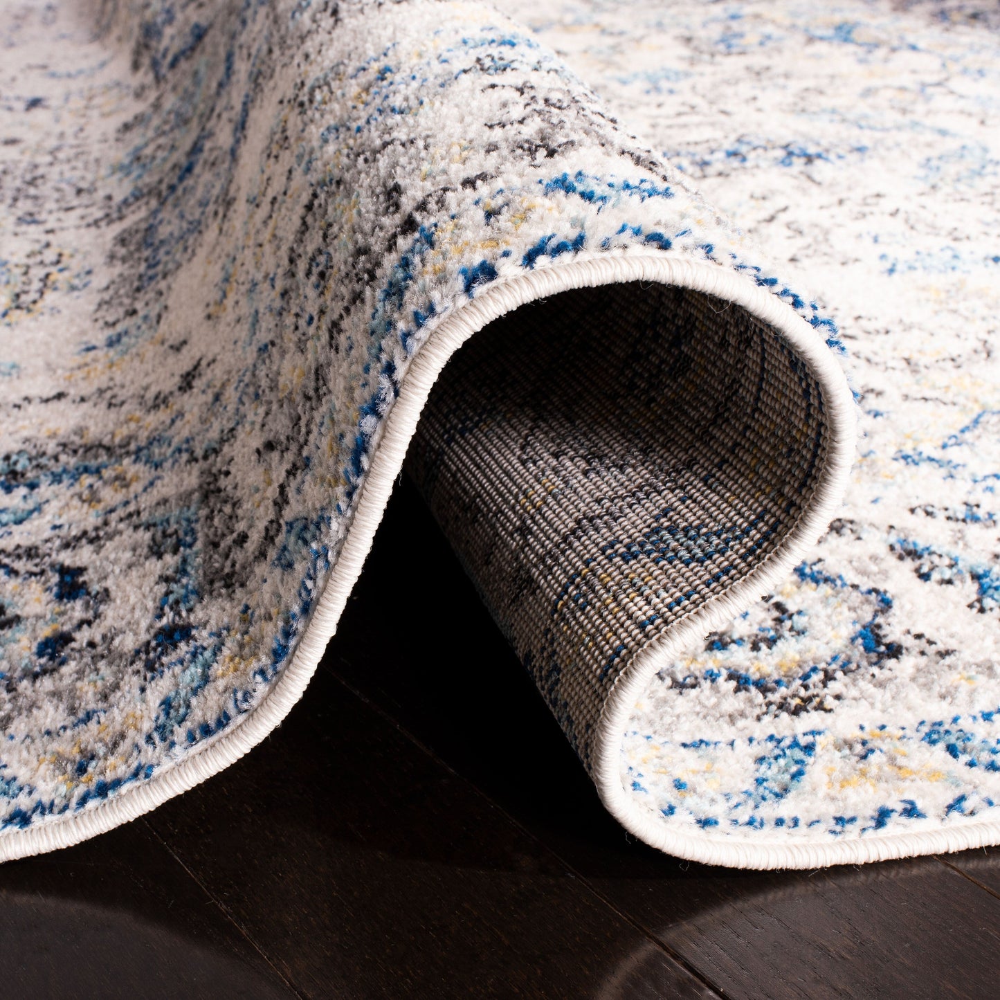 SAFAVIEH Madison Delois Medallion Rustic Farmhouse Distressed Rug