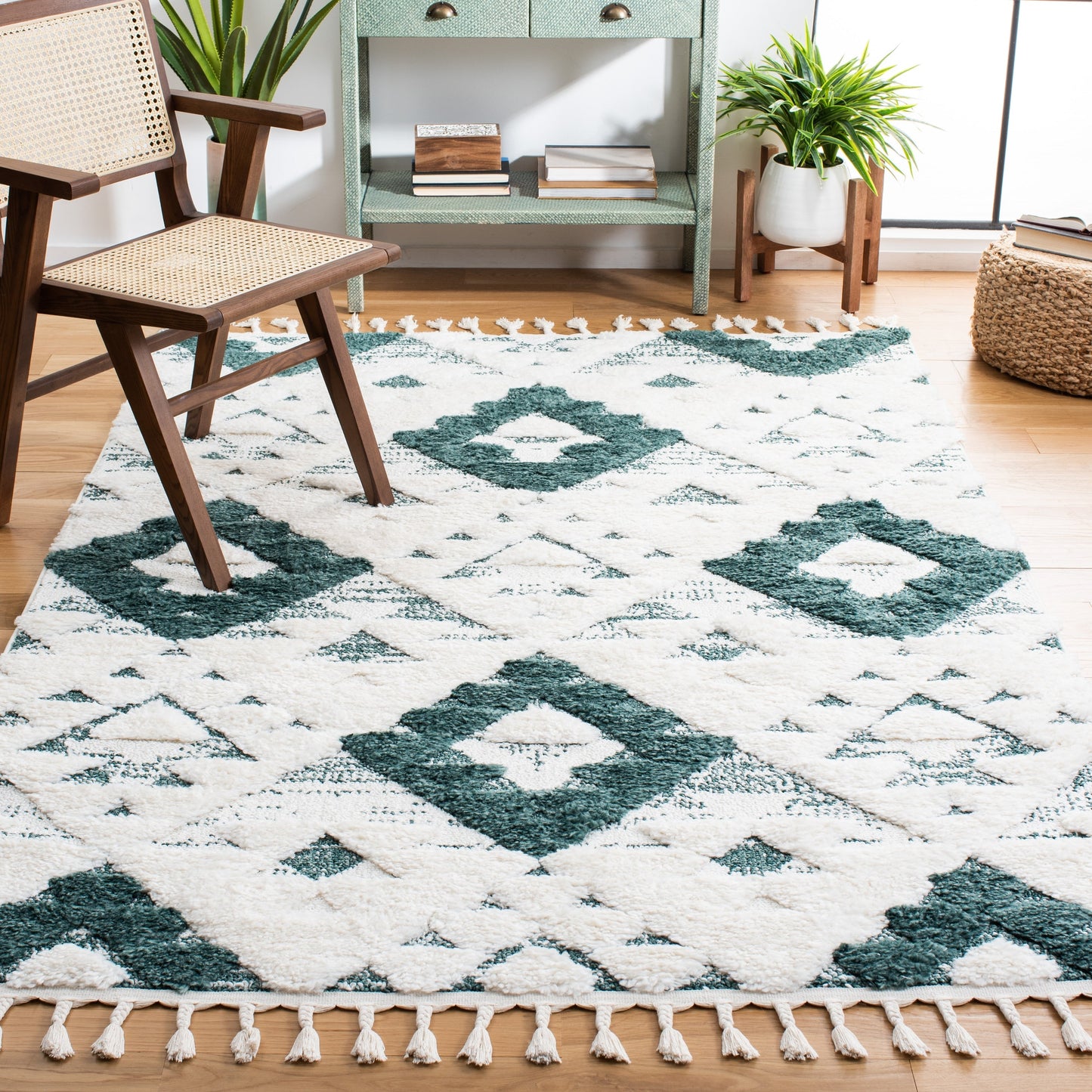 SAFAVIEH Moroccan Tassel Shag Delores 2-inch Thick Rug