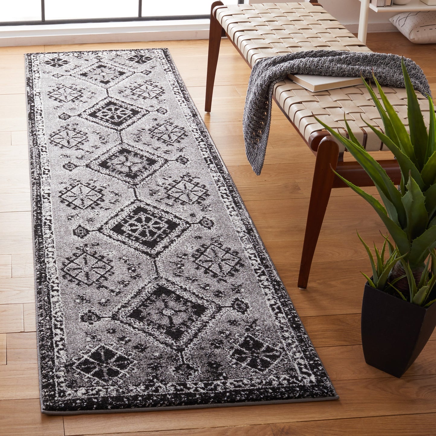 SAFAVIEH Vintage Hamadan Graine Traditional Rug