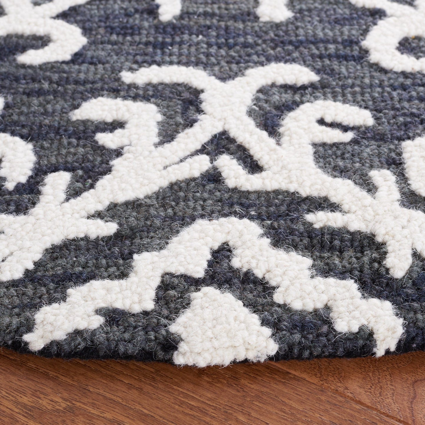 SAFAVIEH, Handmade Blossom Vesela Modern Floral Wool Rug
