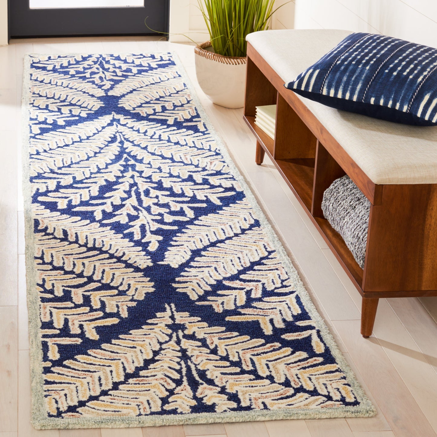 SAFAVIEH Handmade Capri Kert Wool Rug