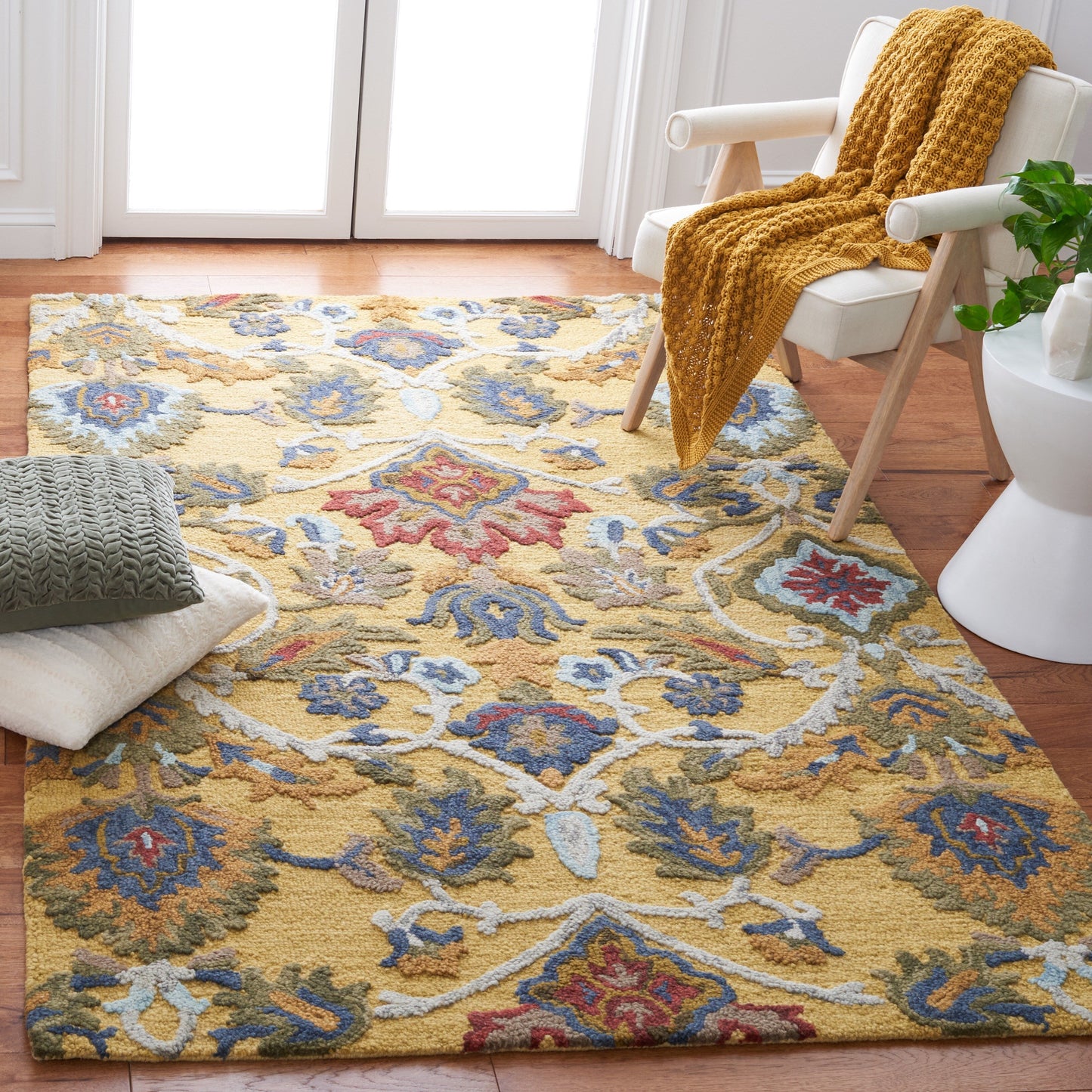 SAFAVIEH, Handmade Marietje Blossom French Country Wool Area Rug