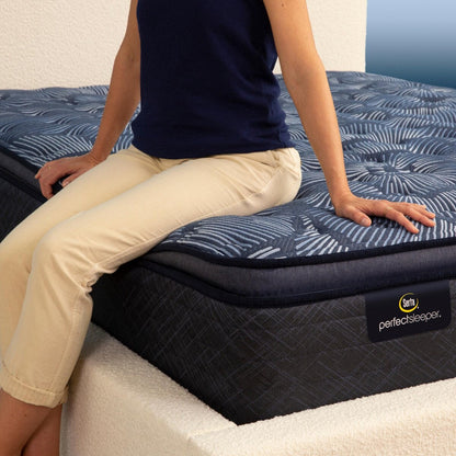 Matelas Serta Perfect Sleeper Oasis Sleep 14.5 à surcouche moelleuse de densité moyenne