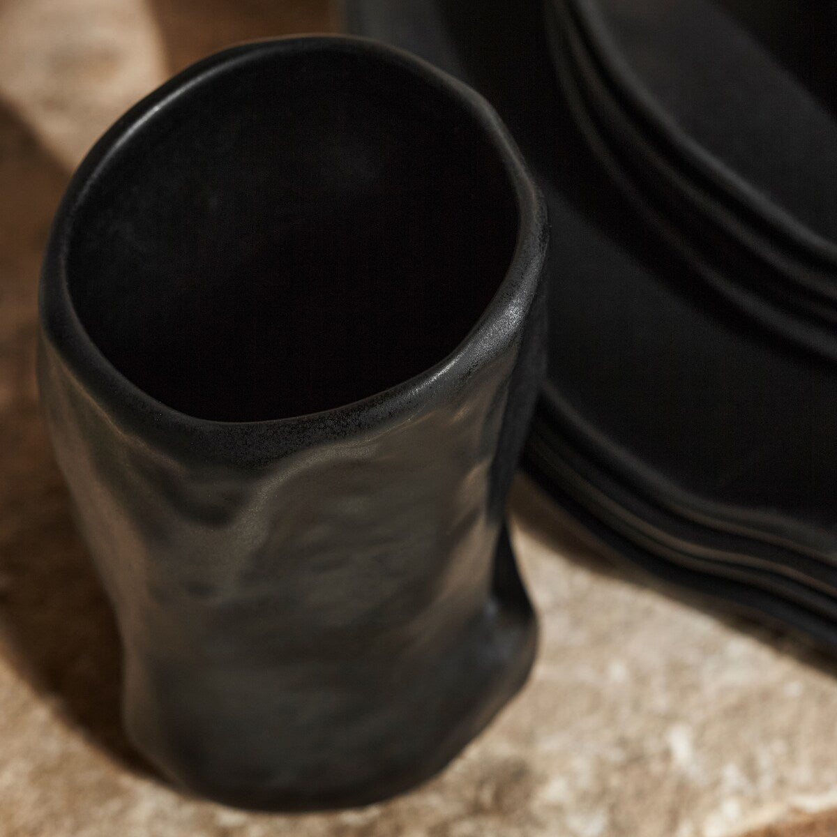 Service de table en grès ATIK de la marque Stone by Mercer Project