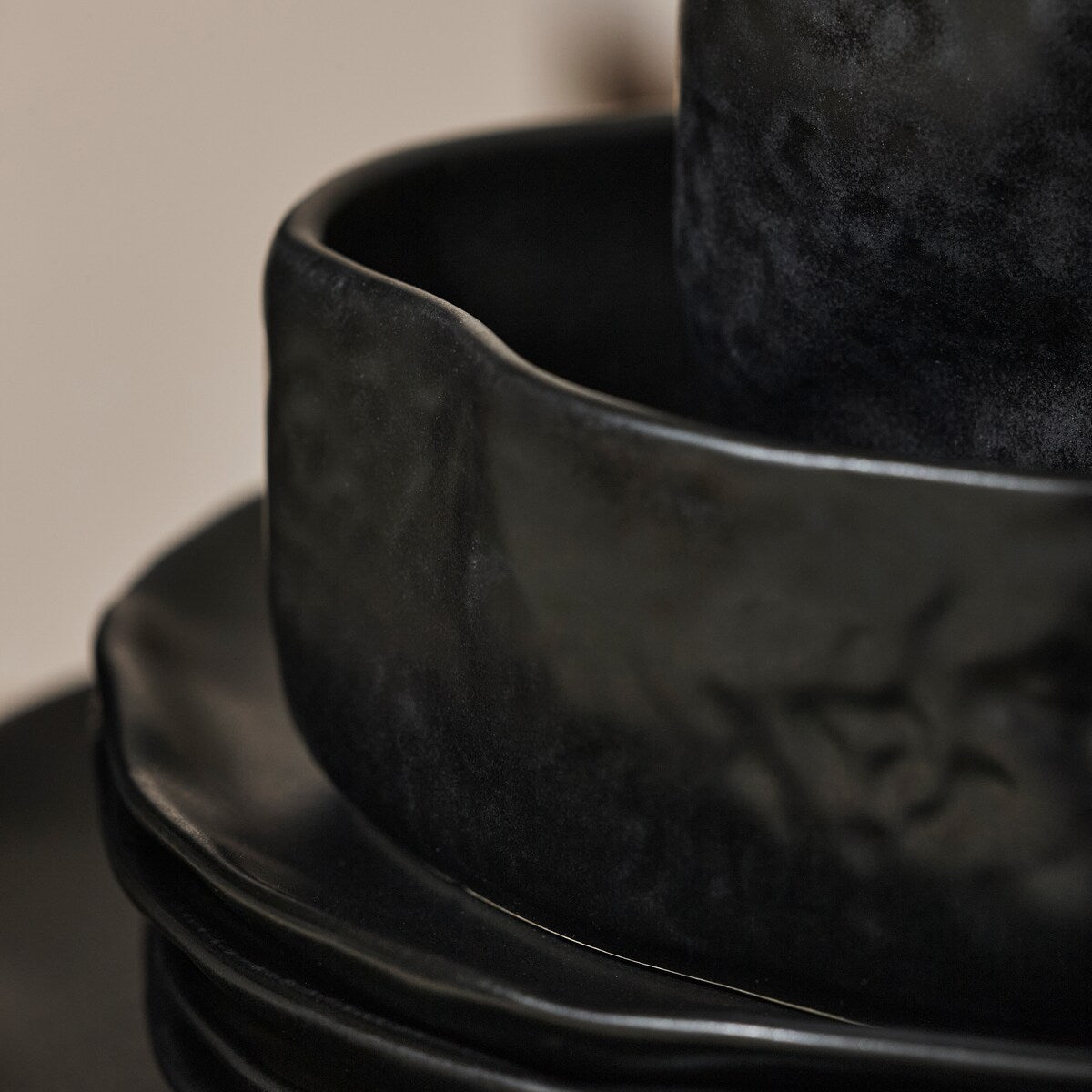 Service de table en grès ATIK de la marque Stone by Mercer Project