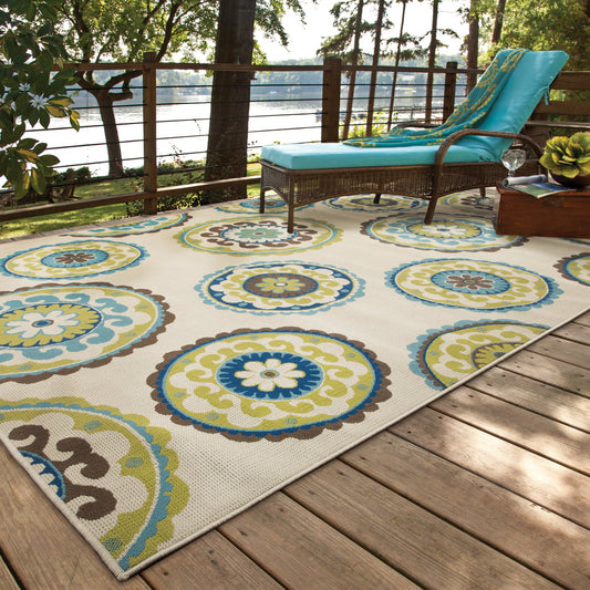 Vista Home Catalina Floral Medallions Indoor/ Outdoor Area Rug--