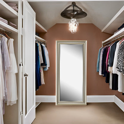 Grand miroir, miroir pleine taille, miroir rectangulaire mural suspendu, avec cadre en faux bois lisse.