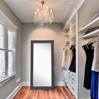 Grand miroir, miroir pleine taille, miroir rectangulaire mural suspendu, avec cadre en faux bois lisse.