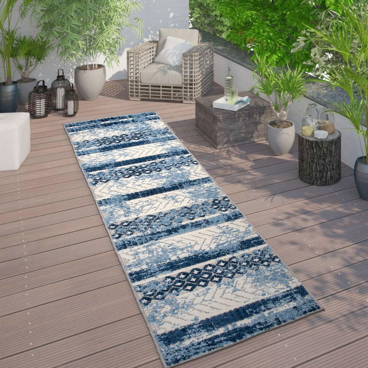 World Rug Gallery Distressed Geometric Indoor/Outdoor Area Rug