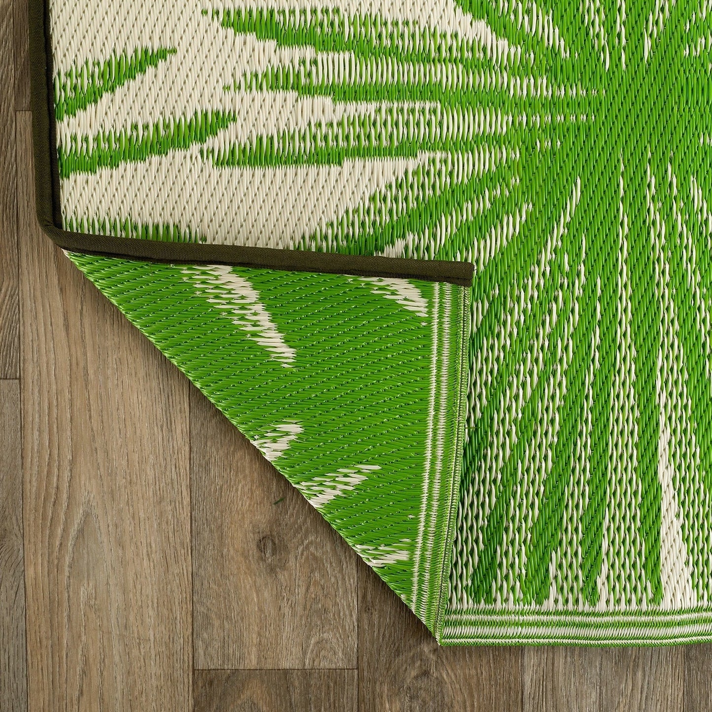 World Rug Gallery Floral Tropical Reversible Recycled Plastic Outdoor Rugs