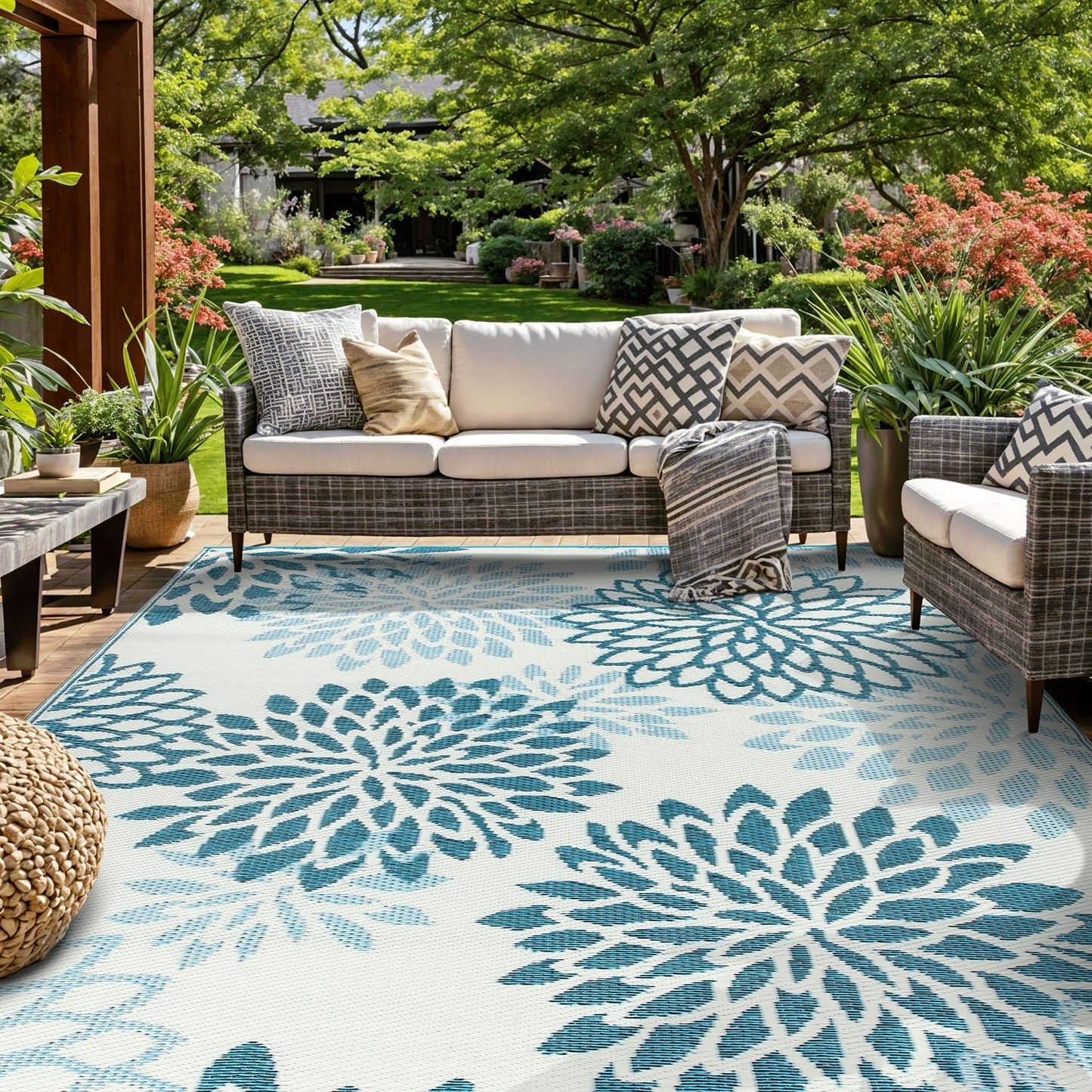 World Rug Gallery Modern Floral Aloha Reversible Recycled Plastic Outdoor Rugs